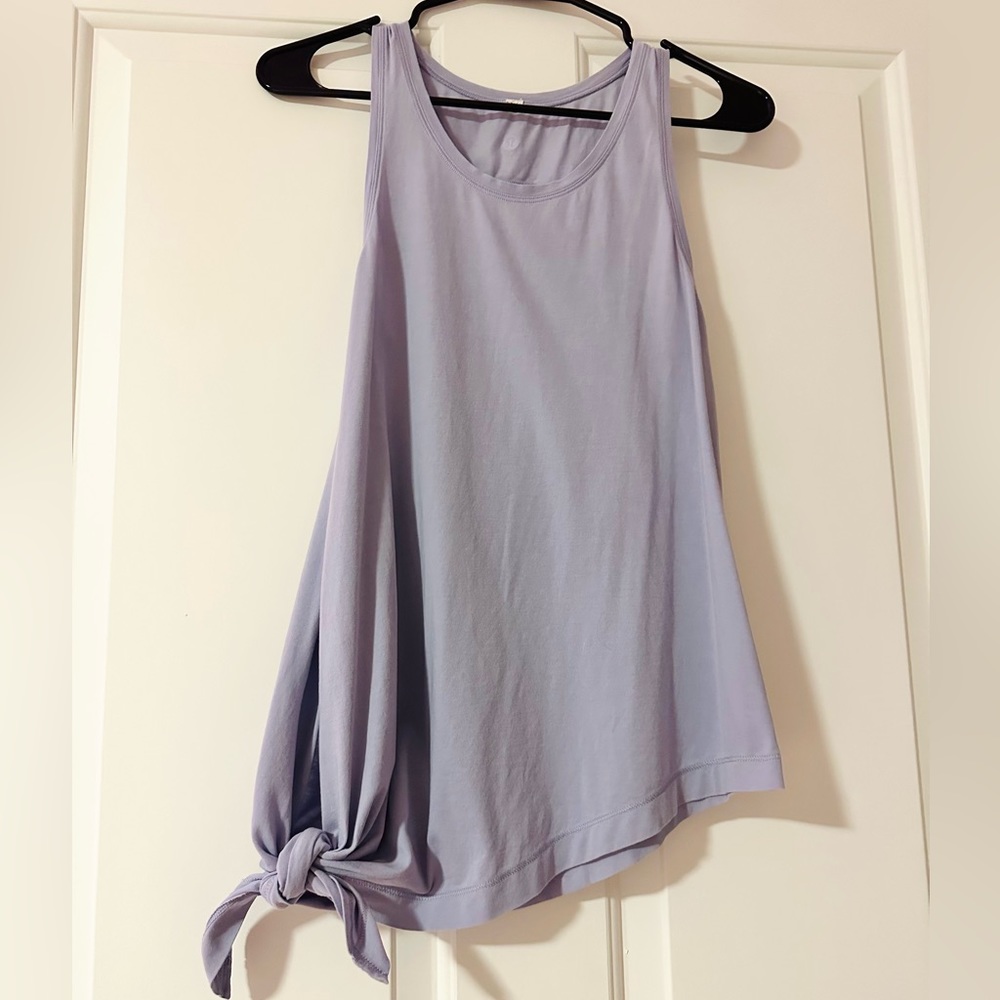 Lululemon women’s workout top size 4